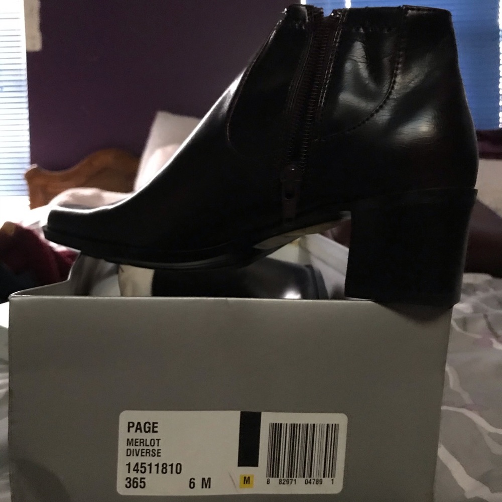 Liz Claiborne ankle boots